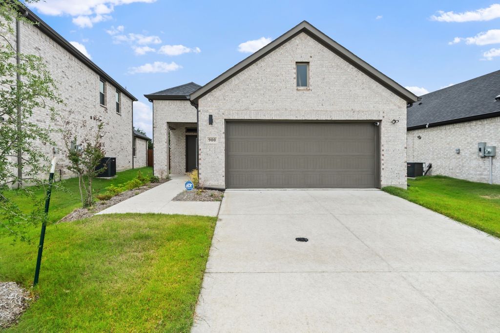 900 Pine Beach Drive, Princeton, TX 75071