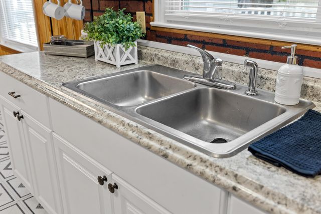 27 SHEN VALLEY DR, Weyers Cave, VA 24486