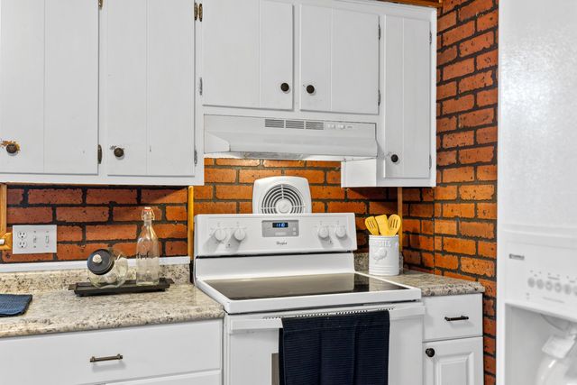 27 SHEN VALLEY DR, Weyers Cave, VA 24486