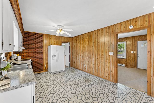 27 SHEN VALLEY DR, Weyers Cave, VA 24486