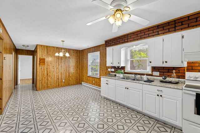 27 SHEN VALLEY DR, Weyers Cave, VA 24486