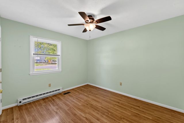 27 SHEN VALLEY DR, Weyers Cave, VA 24486