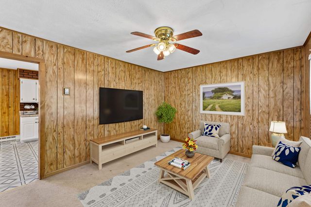 27 SHEN VALLEY DR, Weyers Cave, VA 24486