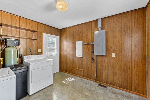 27 SHEN VALLEY DR, Weyers Cave, VA 24486