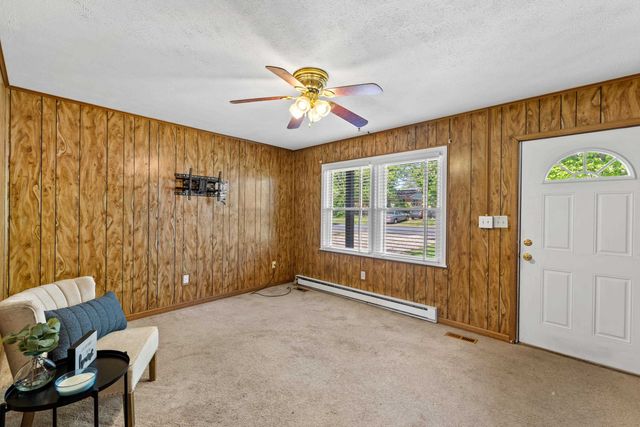 27 SHEN VALLEY DR, Weyers Cave, VA 24486