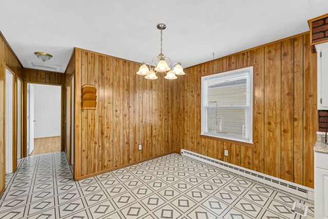 27 SHEN VALLEY DR, Weyers Cave, VA 24486