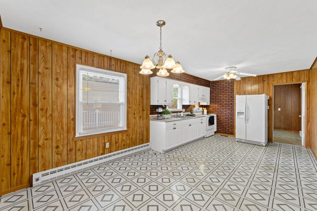 27 SHEN VALLEY DR, Weyers Cave, VA 24486