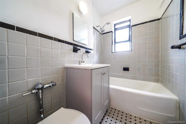 1 Fisher Drive 207, Mount Vernon, NY 10552