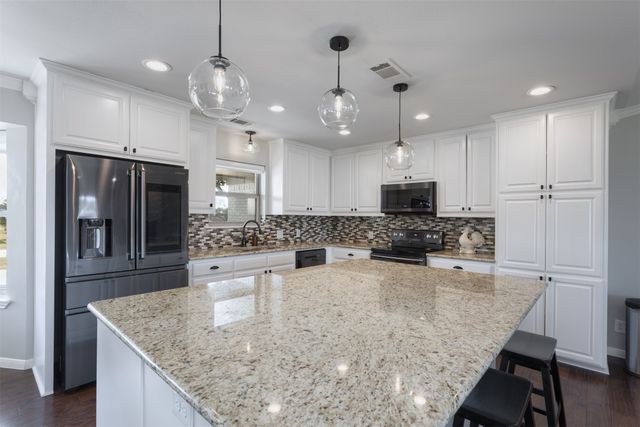 401 Kiowa Drive W, Gainesville, TX 76240