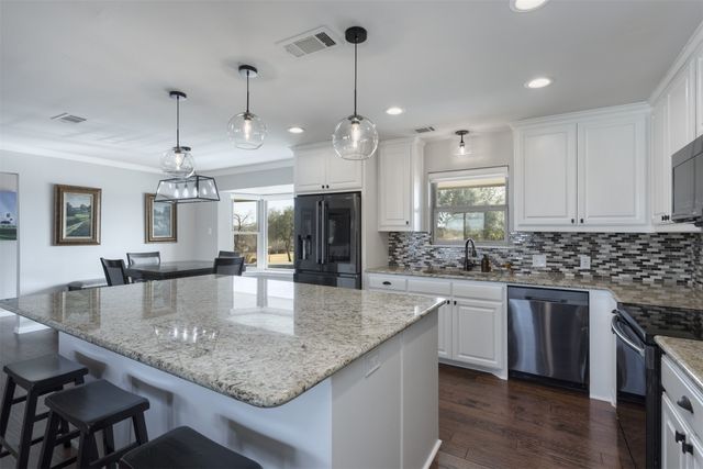 401 Kiowa Drive W, Gainesville, TX 76240