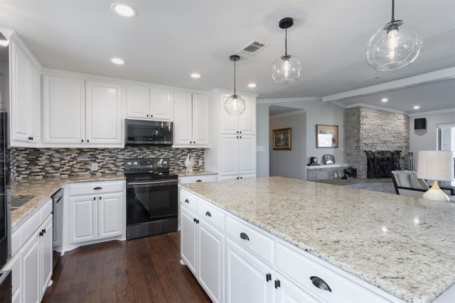 401 Kiowa Drive W, Gainesville, TX 76240