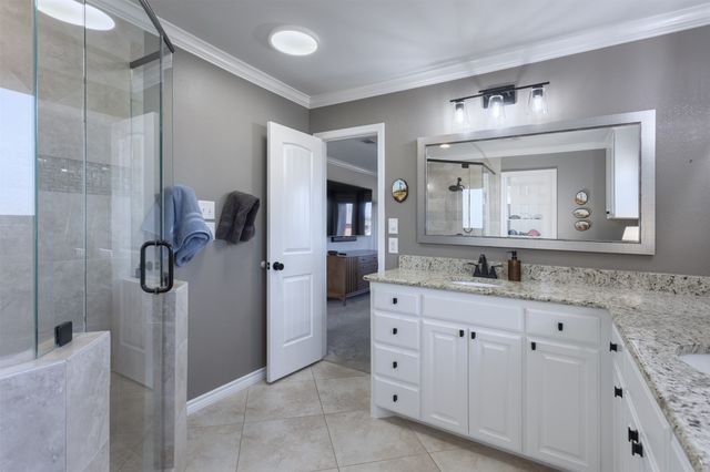 401 Kiowa Drive W, Gainesville, TX 76240