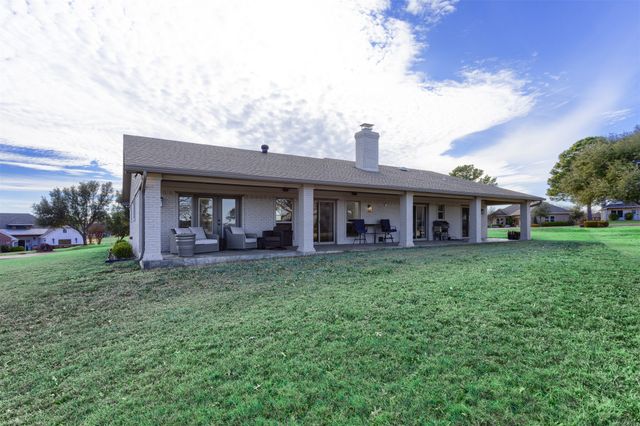 401 Kiowa Drive W, Gainesville, TX 76240