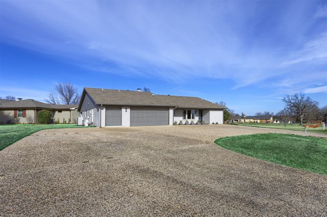 401 Kiowa Drive W, Gainesville, TX 76240