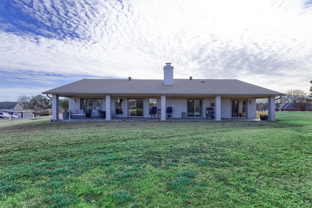 401 Kiowa Drive W, Gainesville, TX 76240