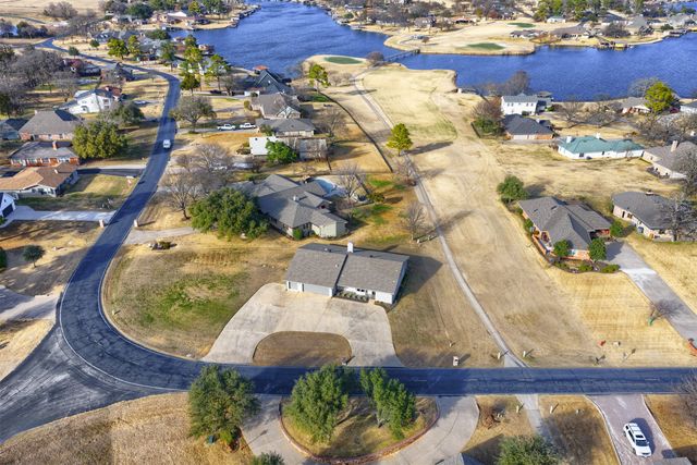 401 Kiowa Drive W, Gainesville, TX 76240