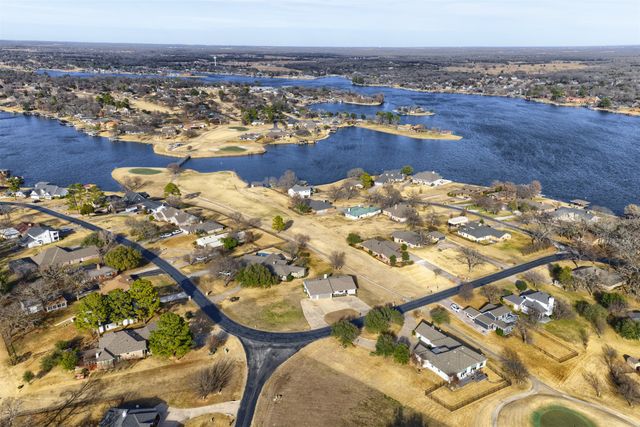 401 Kiowa Drive W, Gainesville, TX 76240