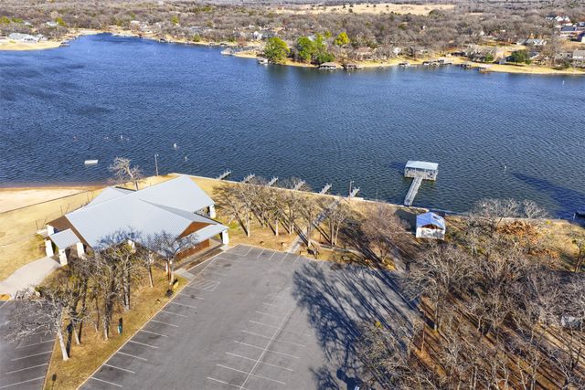 401 Kiowa Drive W, Gainesville, TX 76240