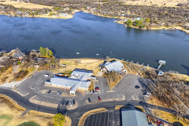 401 Kiowa Drive W, Gainesville, TX 76240