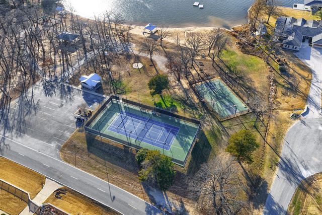 401 Kiowa Drive W, Gainesville, TX 76240