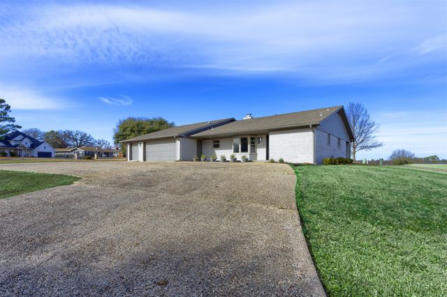 401 Kiowa Drive W, Gainesville, TX 76240