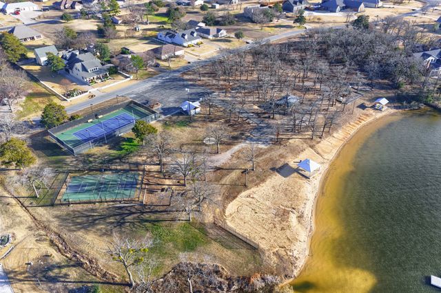 401 Kiowa Drive W, Gainesville, TX 76240