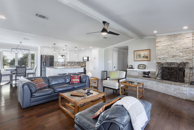 401 Kiowa Drive W, Gainesville, TX 76240