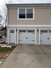 360 Meadow Court 360, Vernon Hills, IL 60061