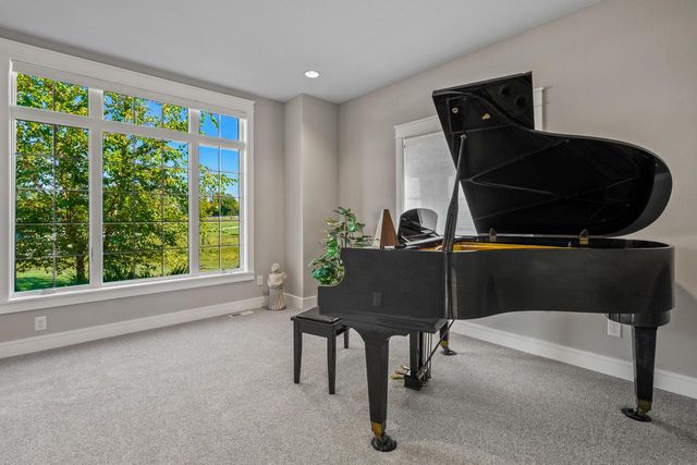 W339S271 Foxtail COURT, Oconomowoc, WI 53066