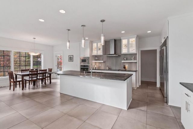 W339S271 Foxtail COURT, Oconomowoc, WI 53066