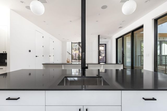 1603 Chelsea LN 1, Austin, TX 78704