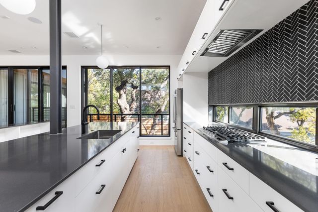 1603 Chelsea LN 1, Austin, TX 78704