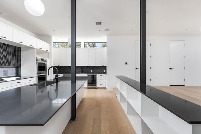 1603 Chelsea LN 1, Austin, TX 78704