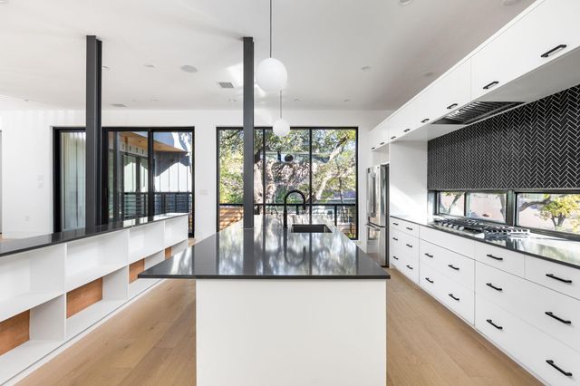 1603 Chelsea LN 1, Austin, TX 78704