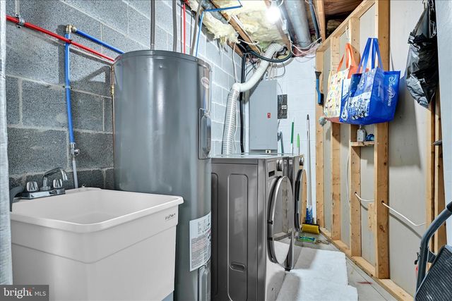 6541 HOLLOW DR, East Petersburg, PA 17520