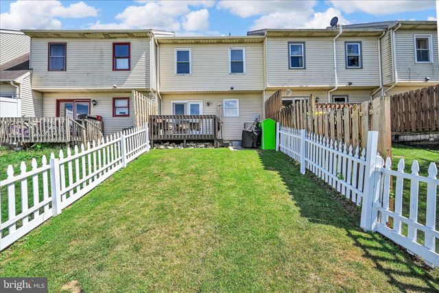 6541 HOLLOW DR, East Petersburg, PA 17520