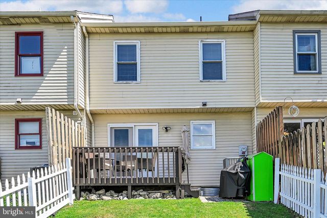 6541 HOLLOW DR, East Petersburg, PA 17520