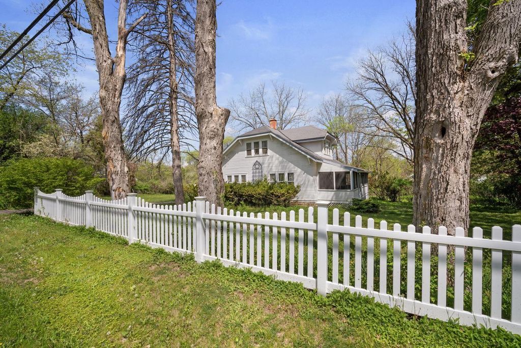 12600 W Prospect DRIVE, New Berlin, WI 53151