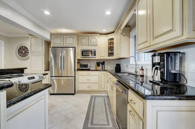 5574 Lake Osborne Drive, Lake Worth, FL 33461