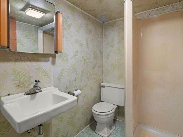 71 Lakewood Parkway, Burlington, VT 05408