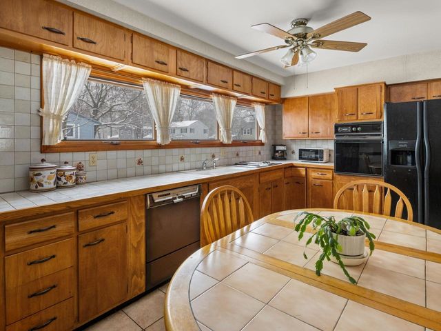 71 Lakewood Parkway, Burlington, VT 05408
