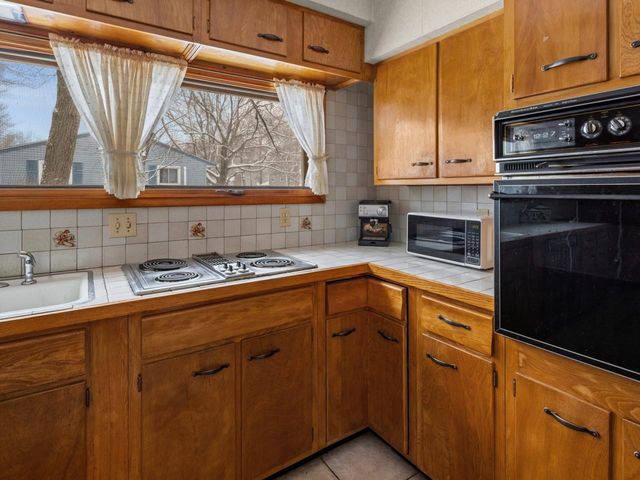 71 Lakewood Parkway, Burlington, VT 05408