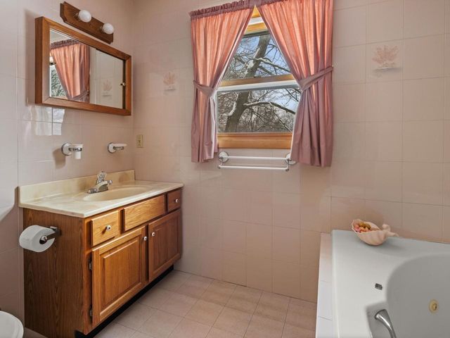 71 Lakewood Parkway, Burlington, VT 05408