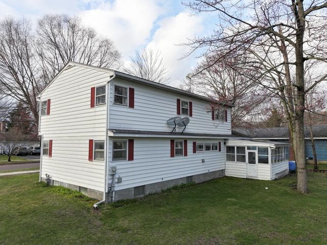 71 Lakewood Parkway, Burlington, VT 05408