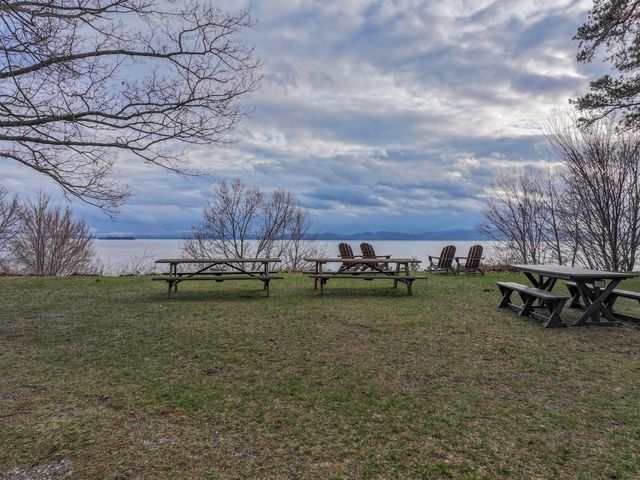 71 Lakewood Parkway, Burlington, VT 05408