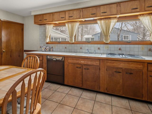 71 Lakewood Parkway, Burlington, VT 05408