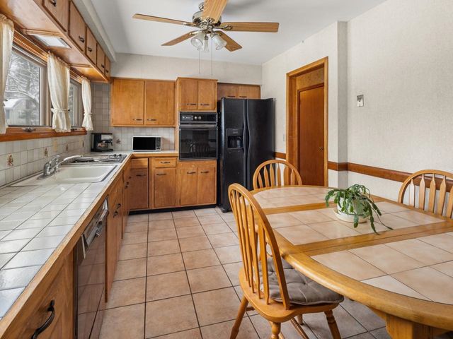 71 Lakewood Parkway, Burlington, VT 05408
