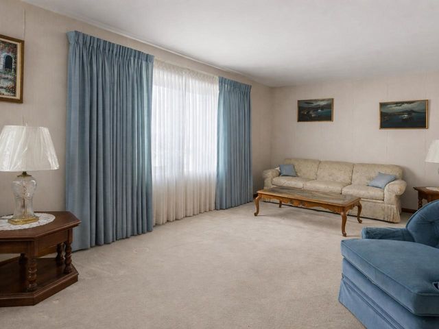 71 Lakewood Parkway, Burlington, VT 05408