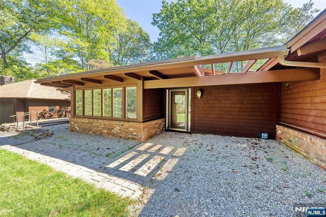 5 Carnot Avenue, Woodcliff Lake, NJ 07677