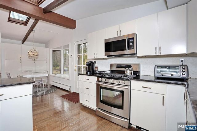 5 Carnot Avenue, Woodcliff Lake, NJ 07677